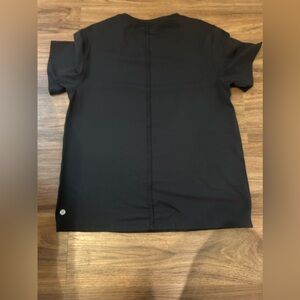 Solid black lulu athletic top